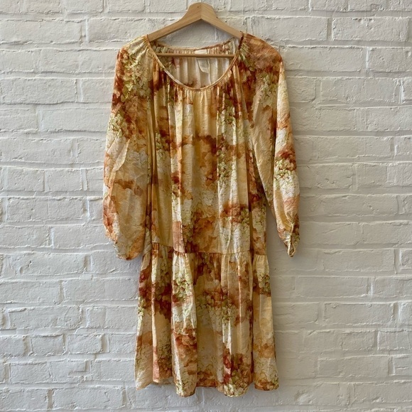 H&M || Airy Hydrangea Floral Mini Dress Medium - Picture 2 of 10